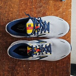 Barely worn men's sz 11 1/2 Brooks Ghost 14